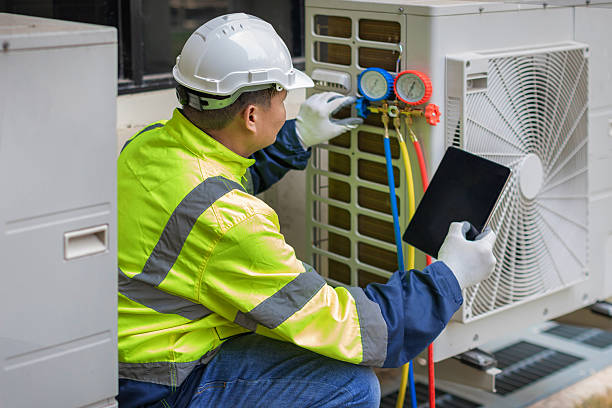 Professional Hvac technician working in Manchester, IA